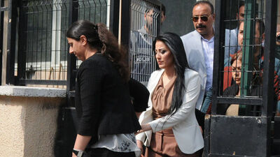 Ayşe Öğretmen bebeğiyle teslim oldu!