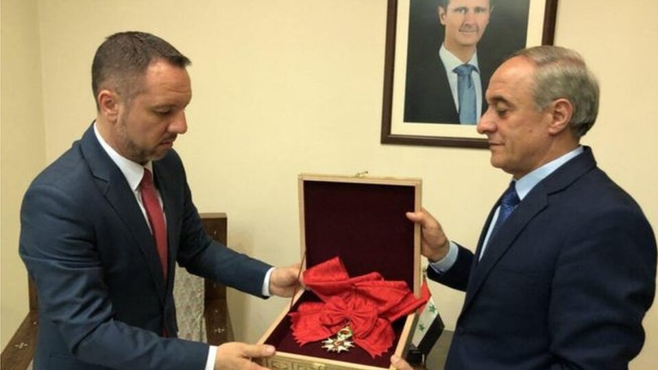 Suriye 'Légion d'Honneur' şeref nişanını Fransa'ya iade etti
