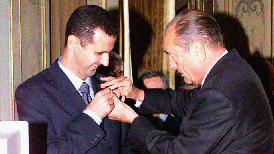 Esad Fransa'nın onur nişanını iade etti