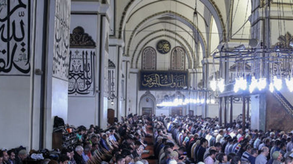 Bursa Cuma saati kaçta?