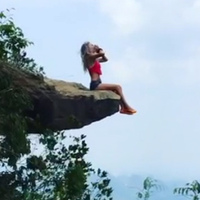 Ünlü oyuncunun tehlikeli tırmanışı!