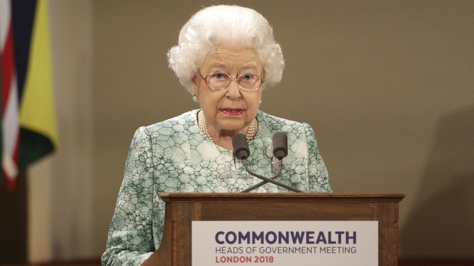 92 yaşına basan Kraliçe Elizabeth neden iki doğum günü kutluyor?