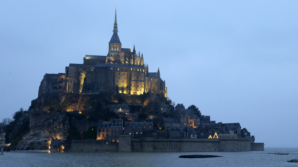 Fransa'da turistik ada terör şüphesiyle boşaltıldı!