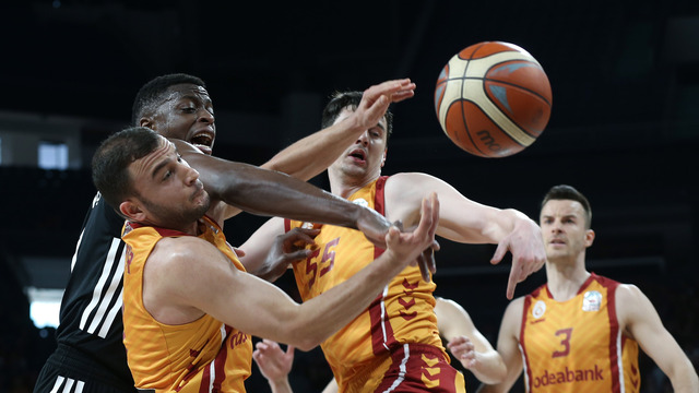 Derbide gülen Galatasaray Odeabank!