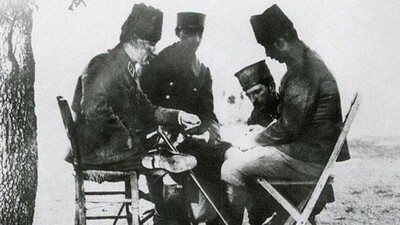 Atatürk'ün bu fotoğrafı iki il arasında tartışma konusu oldu