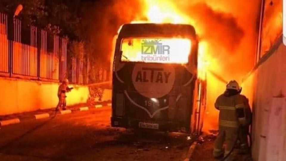 Altay'ın takım otobüsü yandı
