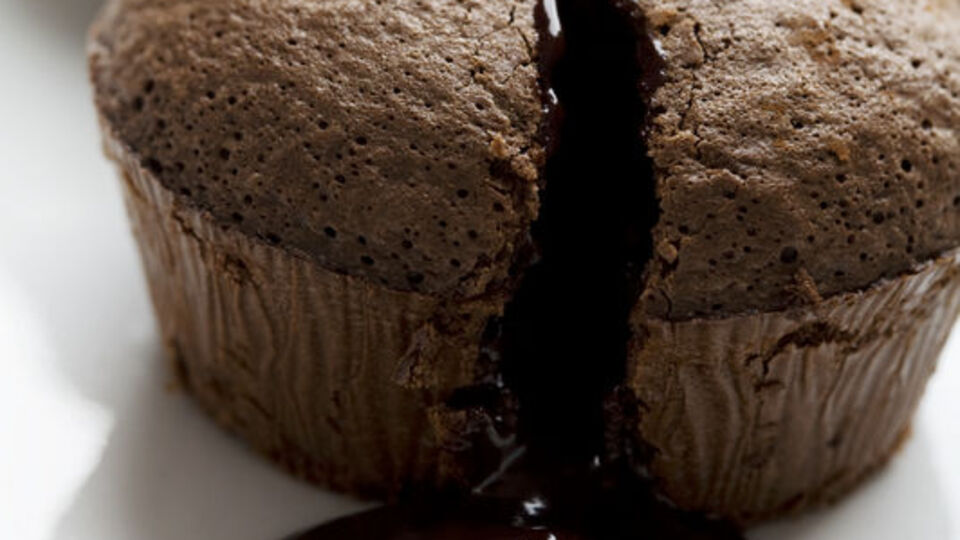 İçinden çikolata akan sufle tarifi ile görsel şölen yapın