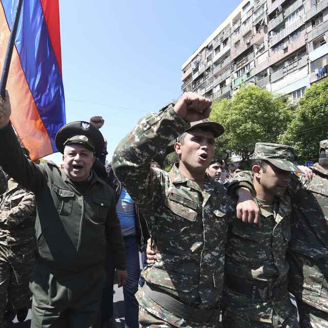 Ermenistan'da protestolar sonuç verdi, Sarkisyan istifa etti!