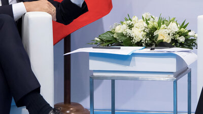 Putin, 'her şeye karıştığını' söyleyen Macron ile görüştü!