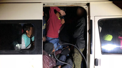 14 kişilik minibüse 56 kaçak bindirmişler!