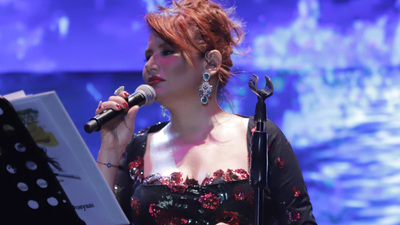 "Şükürler olsun sahnedeyim"