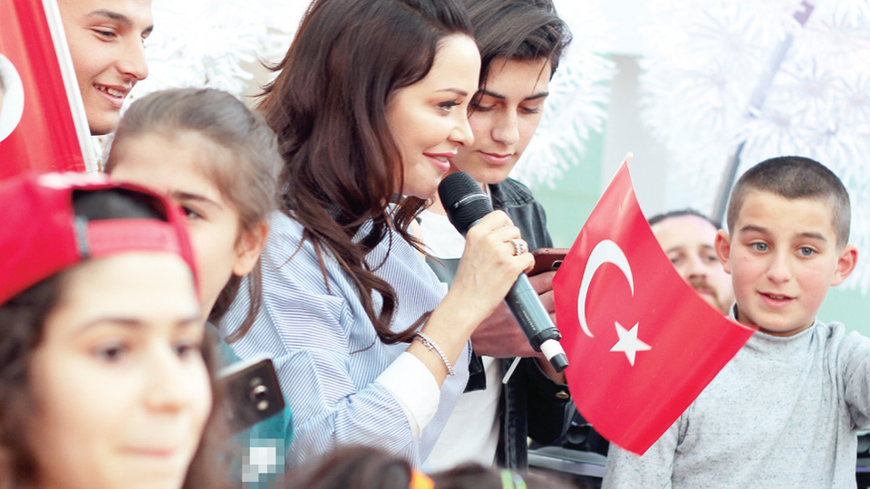 Evrim Abla çocuklarla buluştu