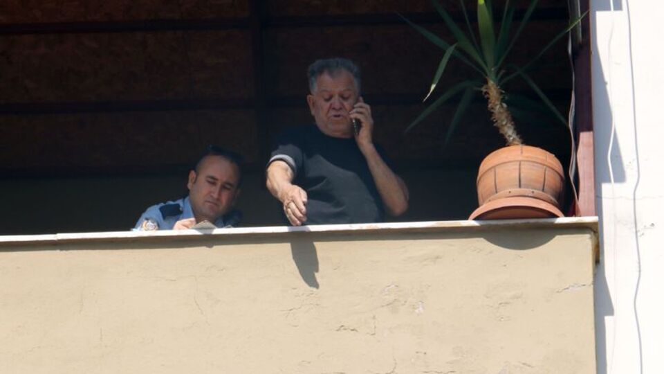 'Oğlum evde yok' diye polisi aradı, terastan bakınca korkunç manzarayla karşılaştı!