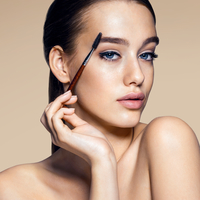 Dökülen kaşların sebebi stres olabilir mi?