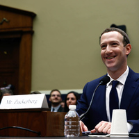 Facebook sözünü tuttu: Kimlik ve ikametgah istiyor!