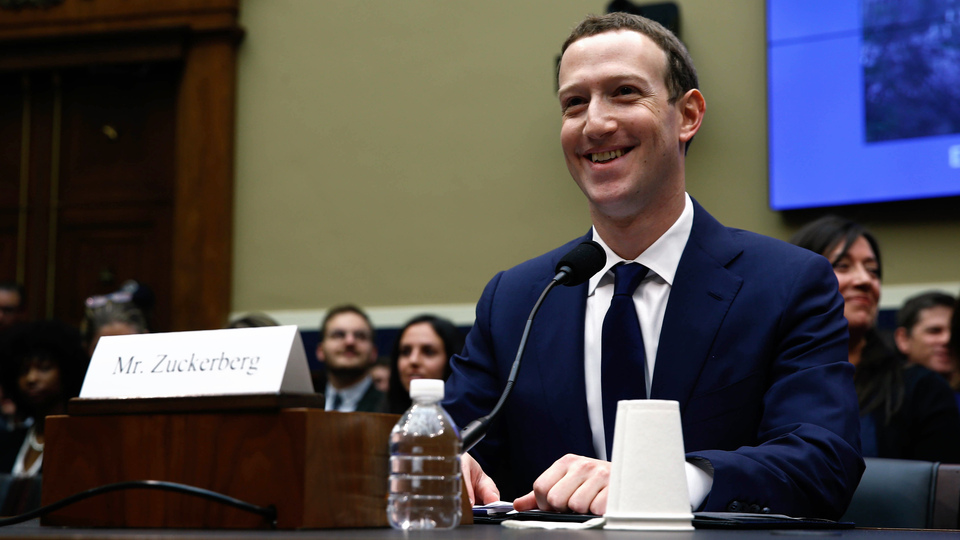 Facebook sözünü tuttu: Kimlik ve ikametgah istiyor!