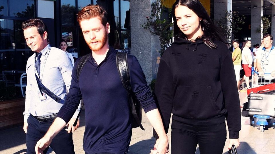 Adriana Lima o fotoğraflar için Metin Hara'dan izin almış