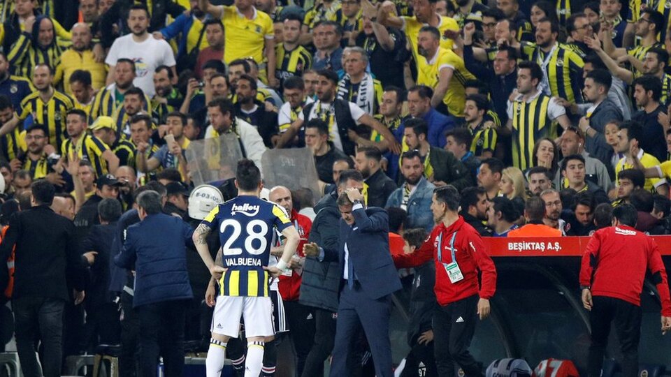 Fenerbahçe-Beşiktaş maçı kaldığı yerden seyircisiz oynanacak