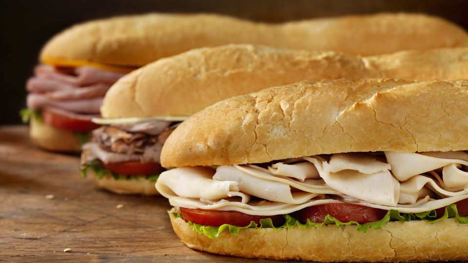 Yüzlerce restoranını birden kapatıyor!