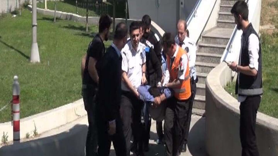 Hayatını kurtaran polise tekme attı, güvenlik görevlisini ısırdı!