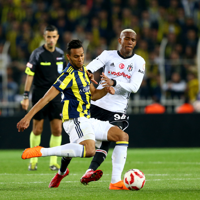 Fenerbahçe-Beşiktaş maçının saati belli oldu!