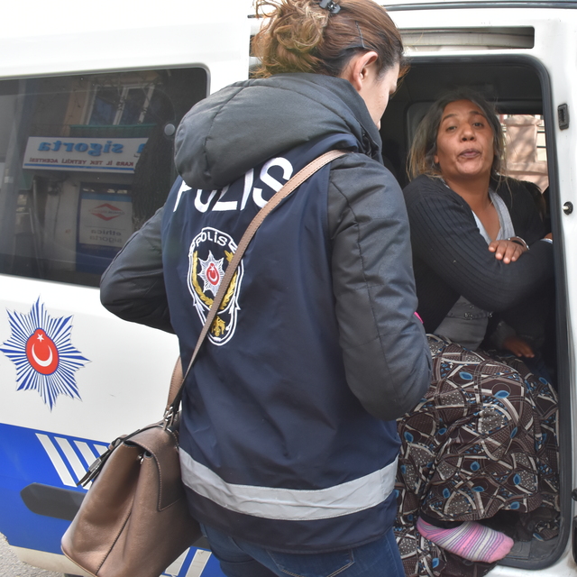 ''Biz şeyhin evinden geliyoruz" deyip altın ve paralarla kaçtılar