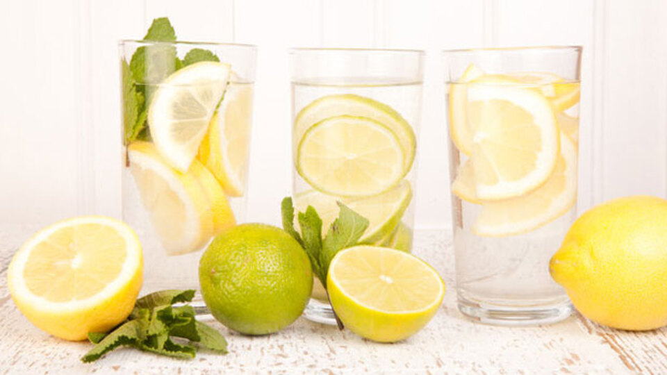 Ekşi bir şey tükettikten sonra mutlaka bir bardak ılık su için! İşte nedeni...