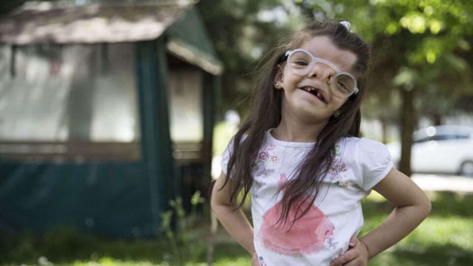 Türkiye'de ilk! Minik Elif'in görme sorunu böyle çözüldü!