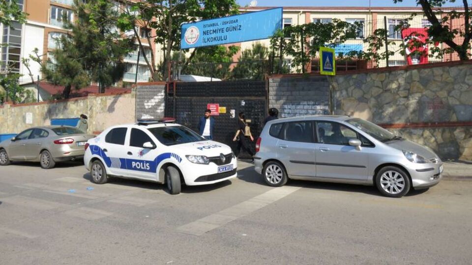 Okul bahçesinde dehşet! Veliler birbirine girdi