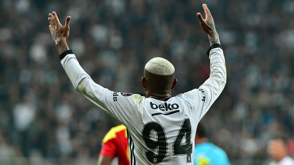 Talisca'nın gözü de kulağı da Tite'de!
