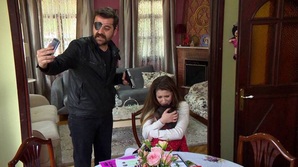 Ali, çocukluk arkadaşı olarak bildiği Veli'nin ihanetine uğruyor!