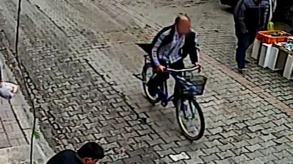 Çaldığı bisikleti çaldılar, böyle tepki gösterdi: Camide hırsızlık olur mu?