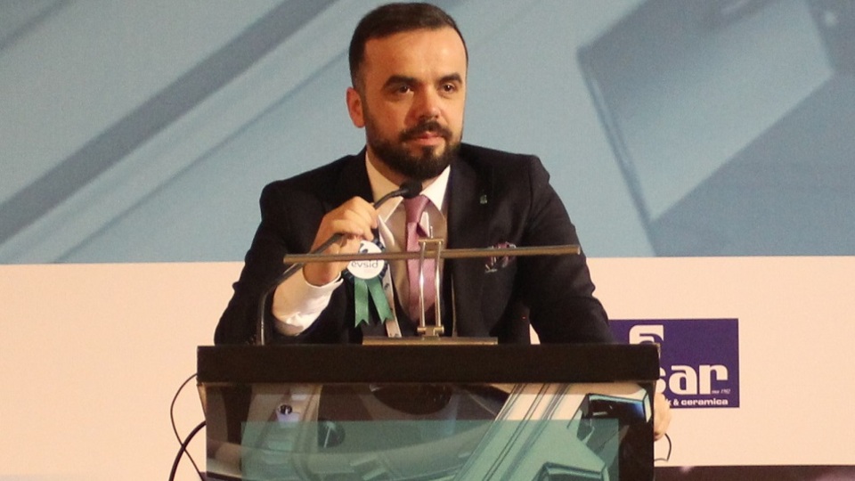 EVSİD'de Burak Önder yeniden başkan seçildi