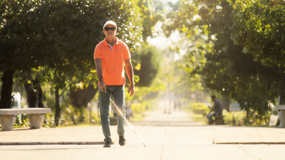 Görme engellilere yol gösteren cihaz üretildi