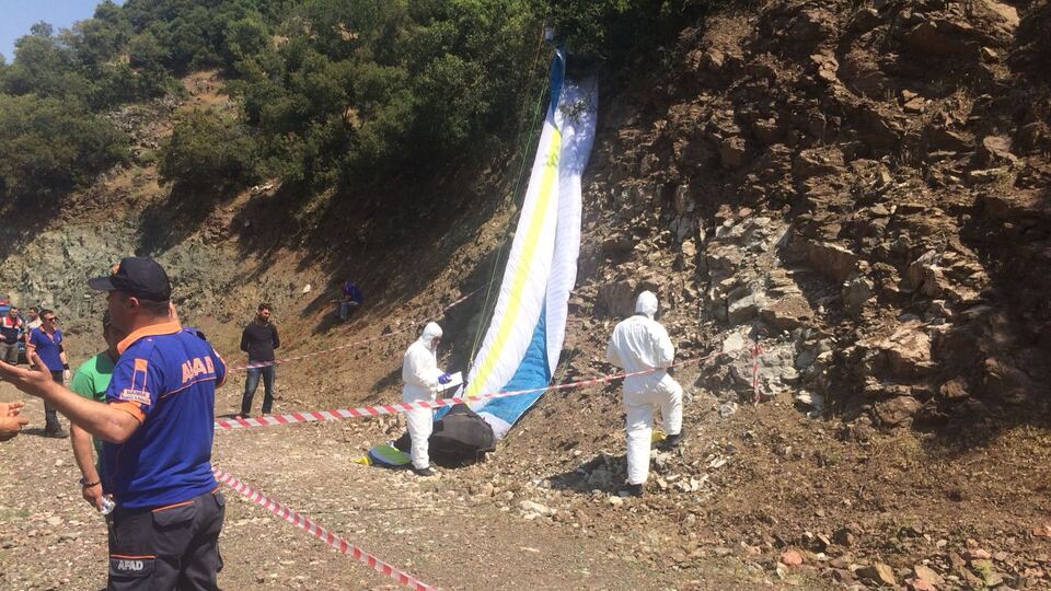 Manisa'da kaybolan yamaç paraşütçüsü ölü bulundu