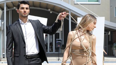 Üniversitelilerden dikkat çeken defile!