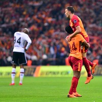 Aslan 'kanat'landı!