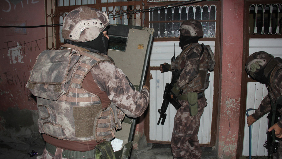 Adana'da DEAŞ operasyonu! 4'ü Türk, 6'sı Suriyeli 10 şüpheli gözaltına alındı