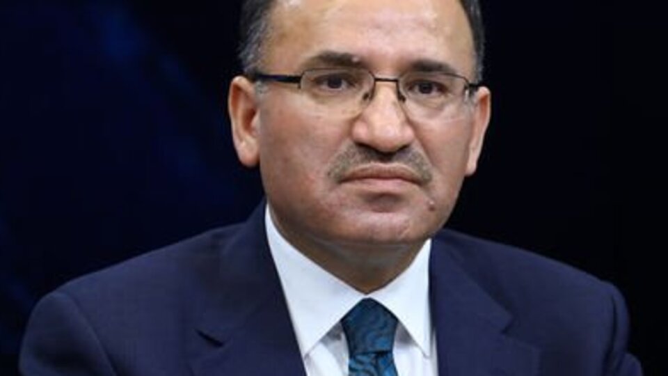 Başbakan Yardımcısı Bozdağ: Kurmaya çalıştıkları çatı başlarına yıkıldı