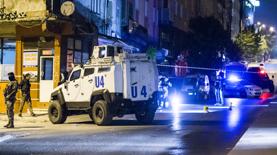 Sultangazi'de polise silahlı saldırı!