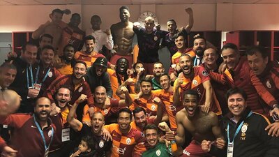 Soyunma odasında bayram