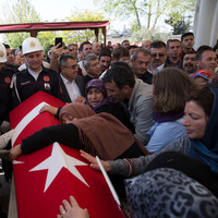 Kahraman itfaiyeci gözyaşlarıyla uğurlandı!