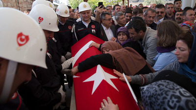 Kahraman itfaiyeci gözyaşlarıyla uğurlandı!