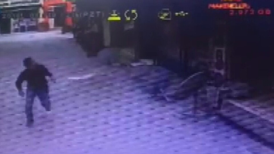 Ölümden saniyelerle kurtuldu... O anlar kamerada