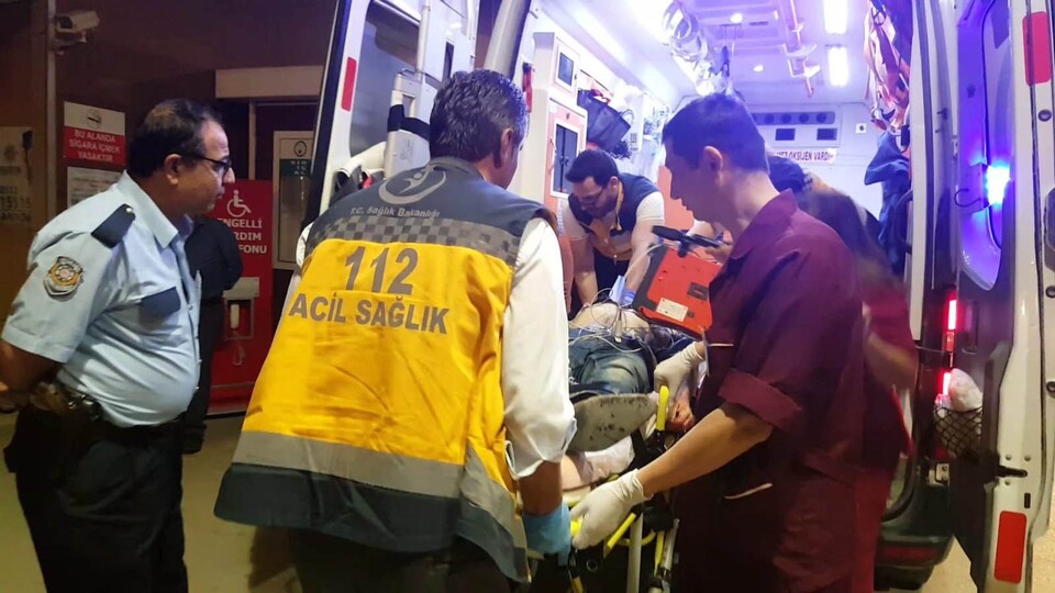 Para isteyen adamı baltayla öldürdü