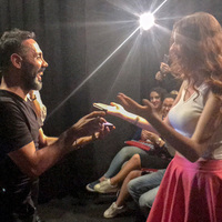 Ünlü oyuncu sahnede evlenme teklif etti