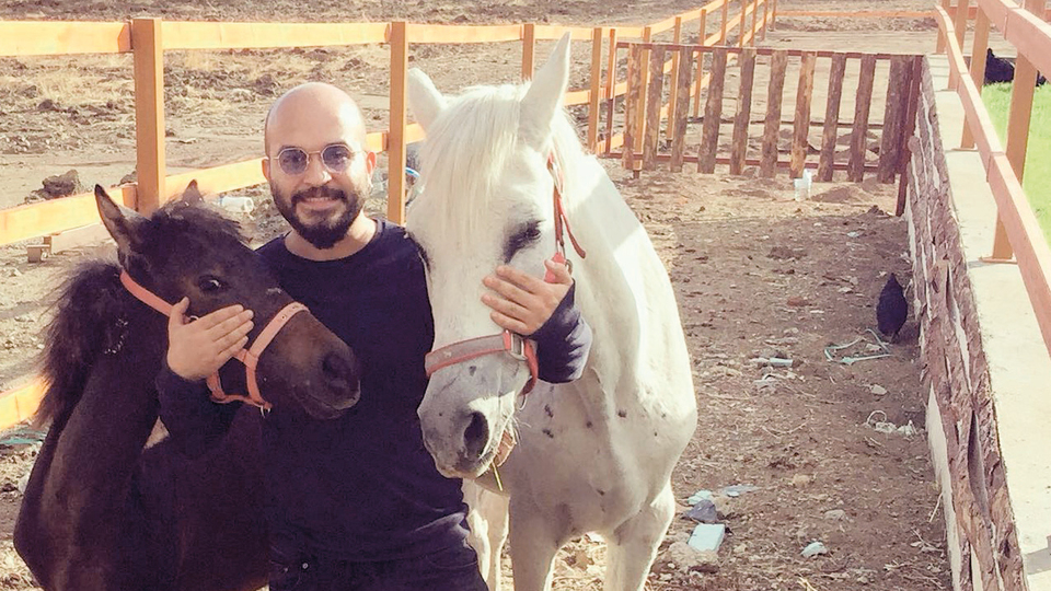 Yaralı halde boş araziye atılmıştı! 'Umut'unu bırakmadı