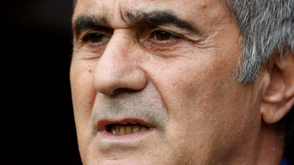 "Yere yatsana, yere yatsana!"