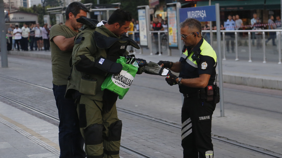 Boş ayakkabı kutusu panik yarattı