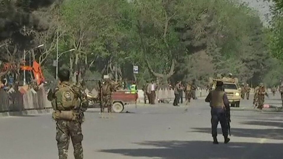 Kabil'de art arda iki intihar saldırısı: Aralarında gazetecilerin de olduğu en az 25 ölü